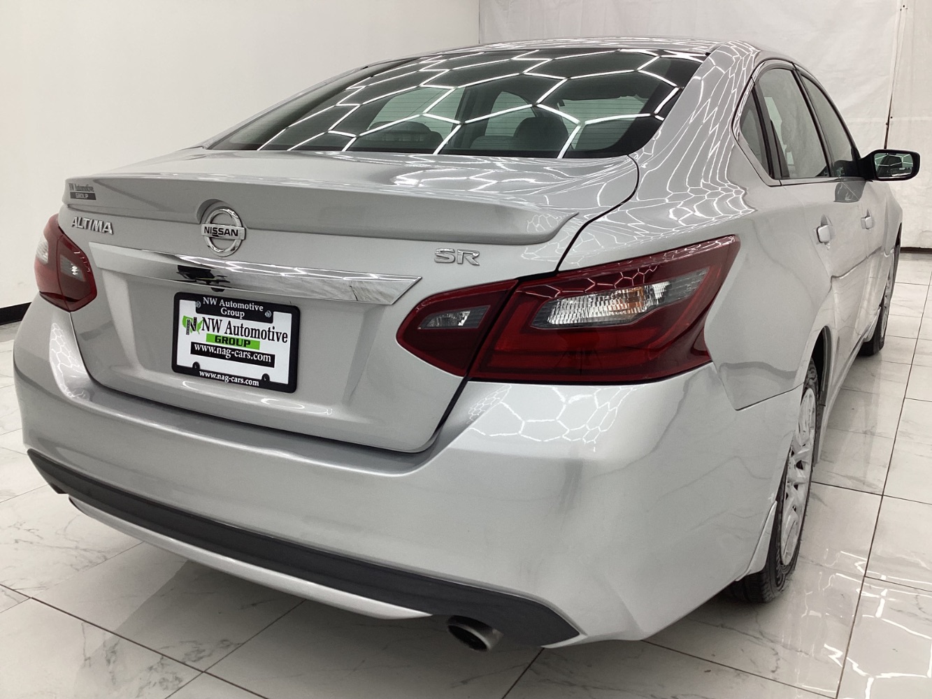 2017 Nissan Altima 2.5 SR Image 5 of 46