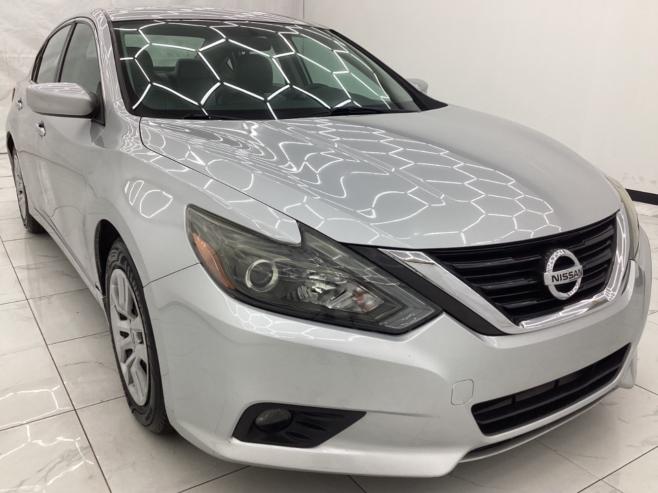 2017 Nissan Altima 2.5 SR Image 39 of 46