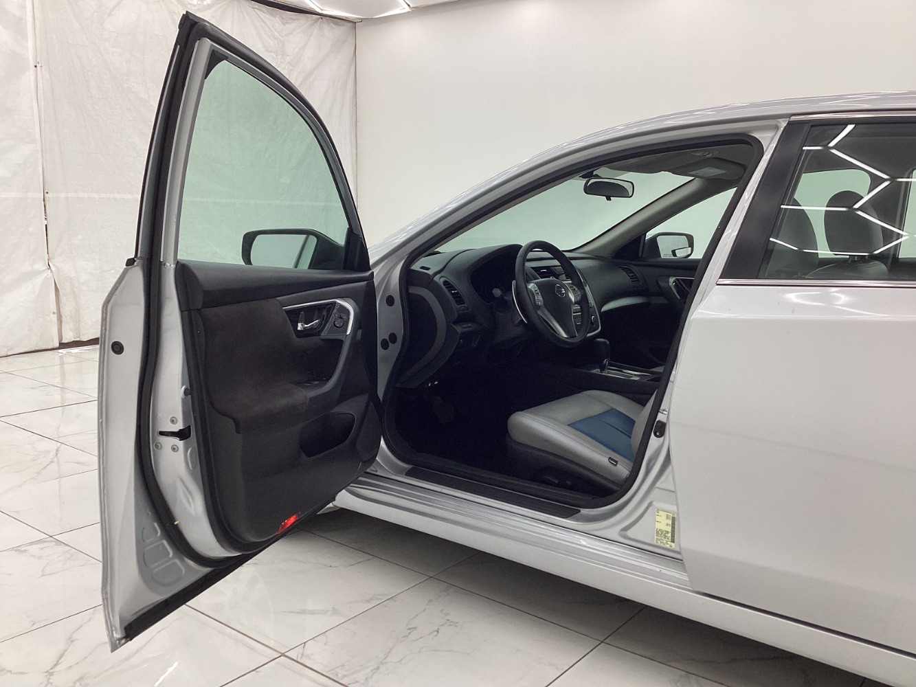 2017 Nissan Altima 2.5 SR Image 24 of 46