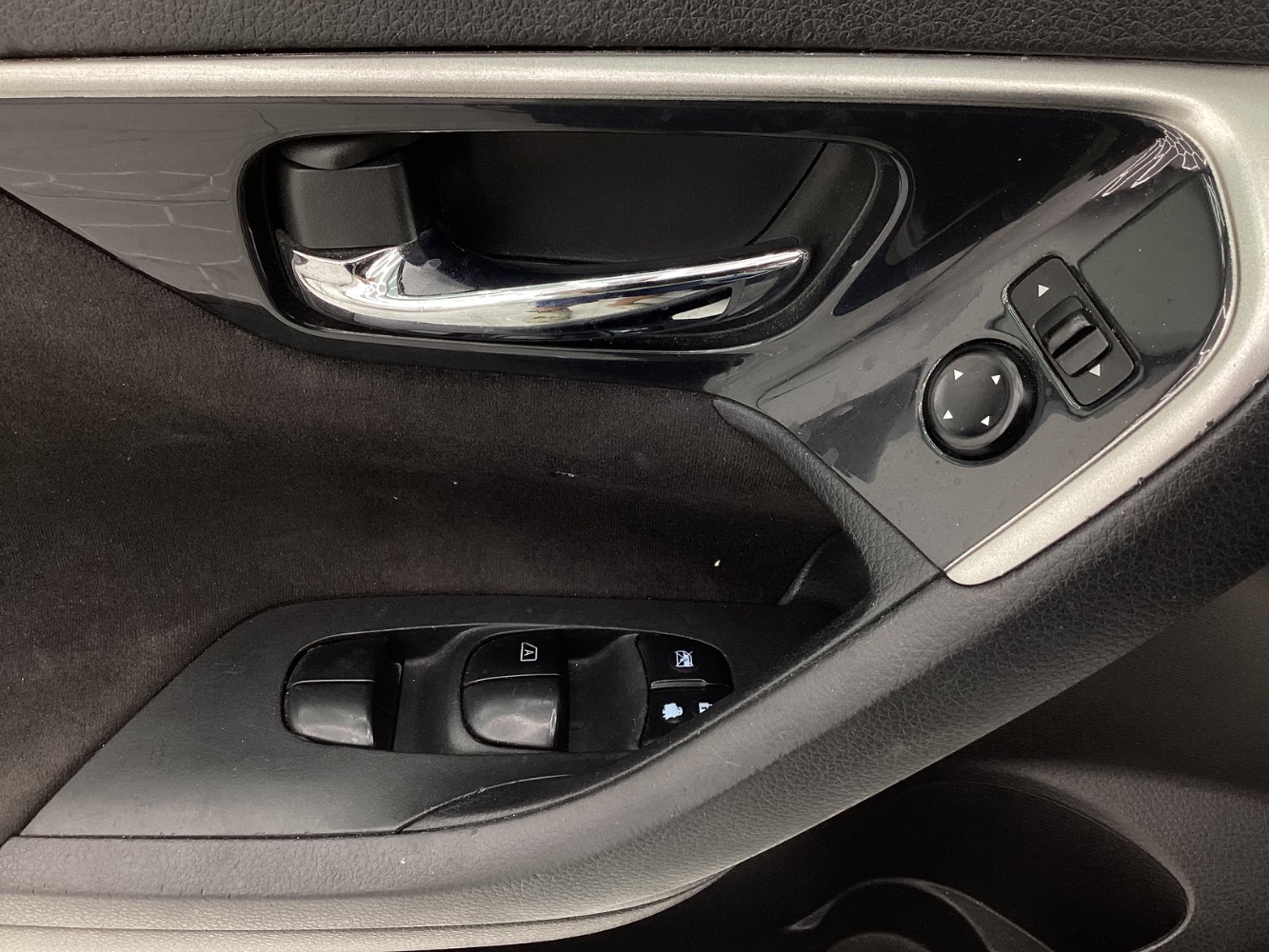 2017 Nissan Altima 2.5 SR Image 42 of 46
