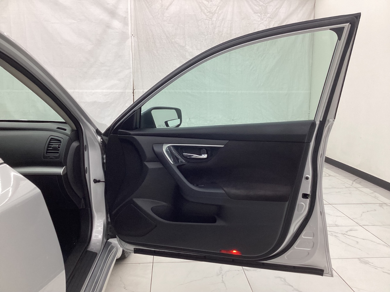 2017 Nissan Altima 2.5 SR Image 27 of 46