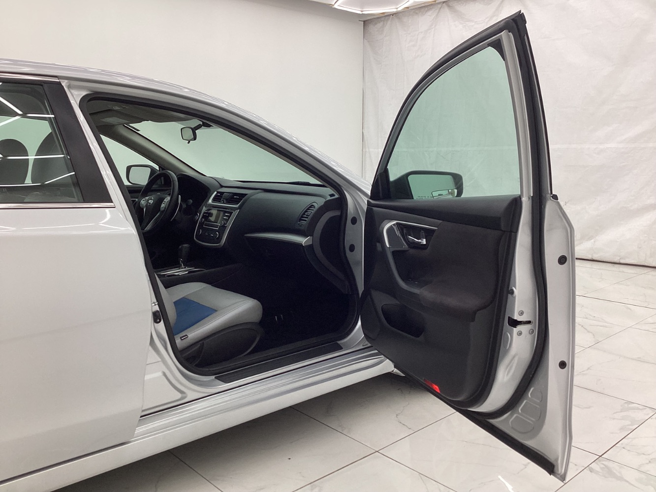 2017 Nissan Altima 2.5 SR Image 28 of 46