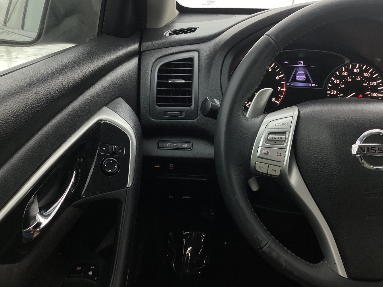 2017 Nissan Altima 2.5 SR Image 22 of 46