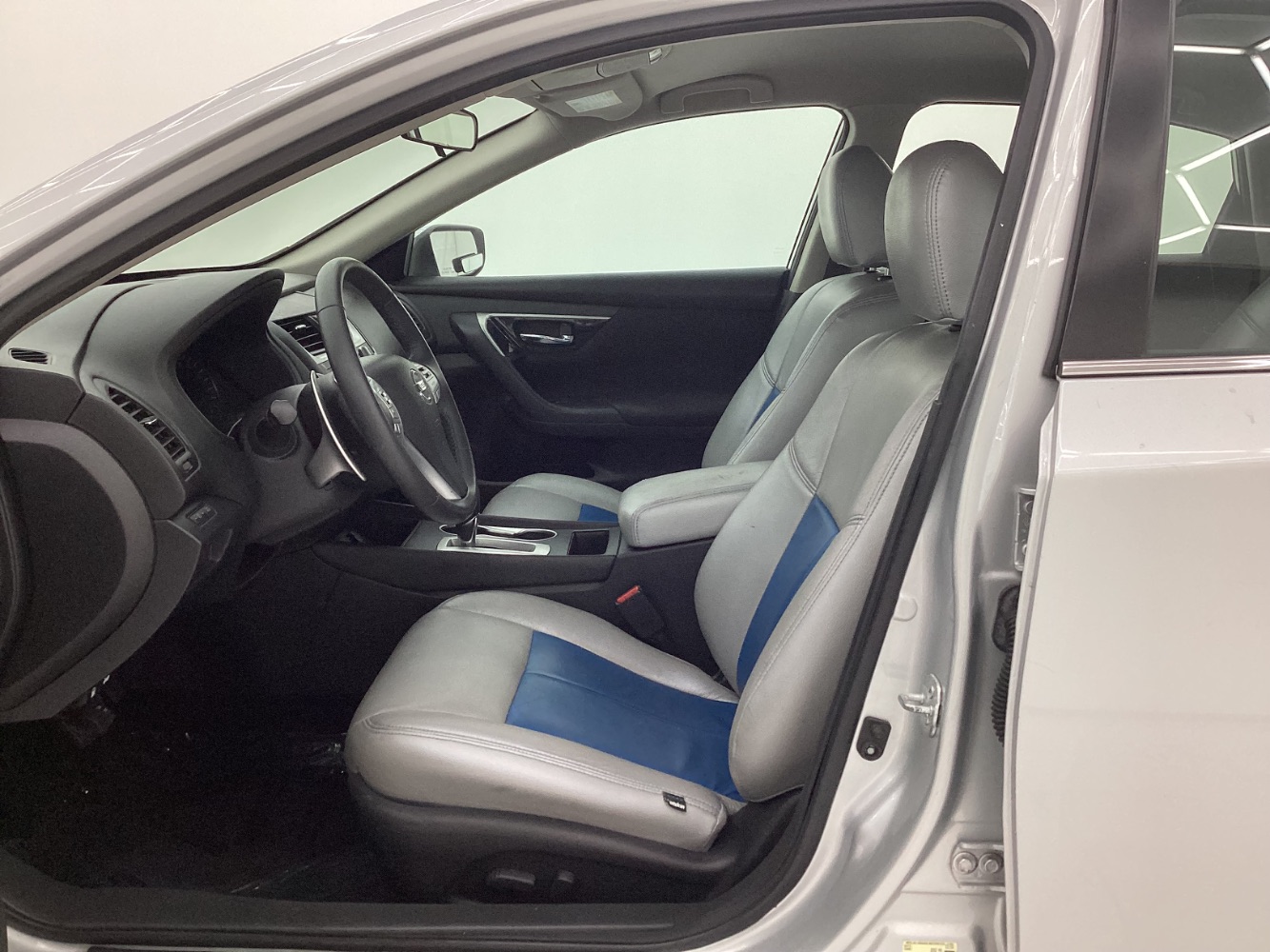2017 Nissan Altima 2.5 SR Image 18 of 46