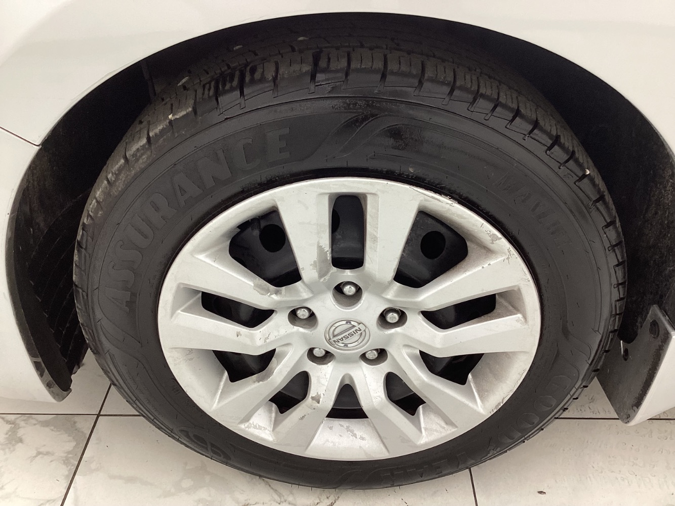 2017 Nissan Altima 2.5 SR Image 12 of 46