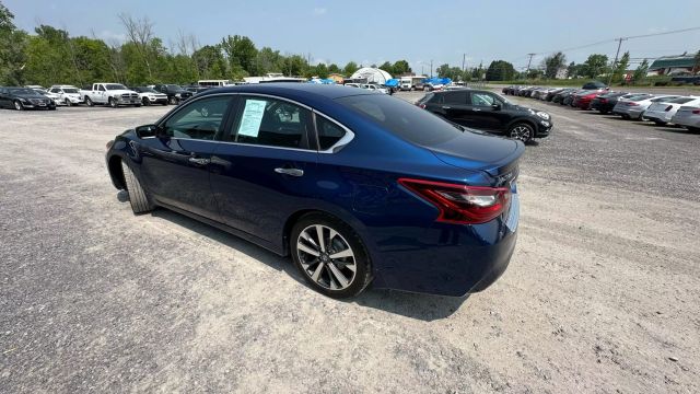 Vehicle image 7 of 45