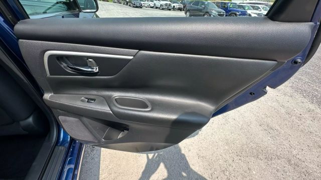 Vehicle image 37 of 45