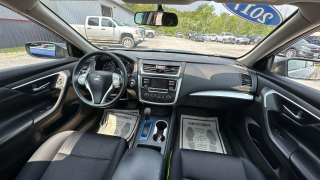 Vehicle image 33 of 45