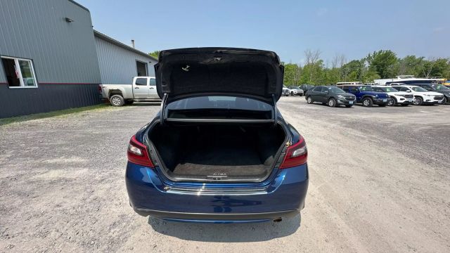 Vehicle image 21 of 45