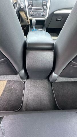 Vehicle image 32 of 45
