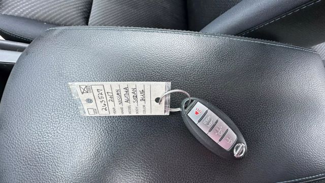Vehicle image 16 of 45