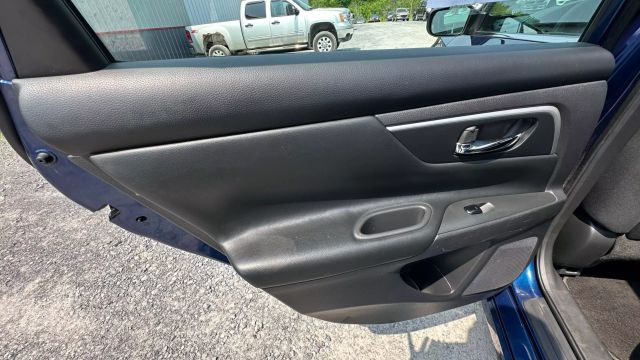 Vehicle image 28 of 45