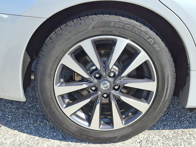 2017 Nissan Altima 2.5 SV Image 9 of 30