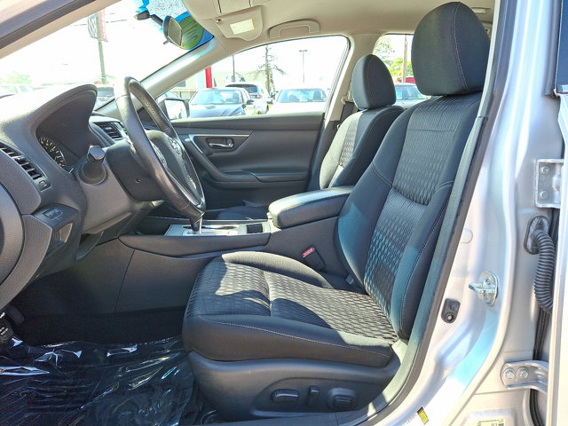 2017 Nissan Altima 2.5 SV Image 12 of 30