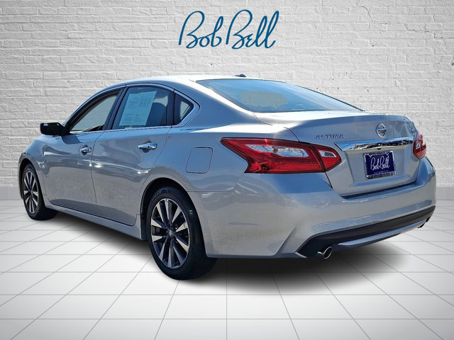 2017 Nissan Altima 2.5 SV Image 7 of 30