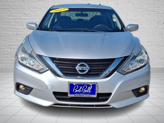 2017 Nissan Altima 2.5 SV Image 2 of 30