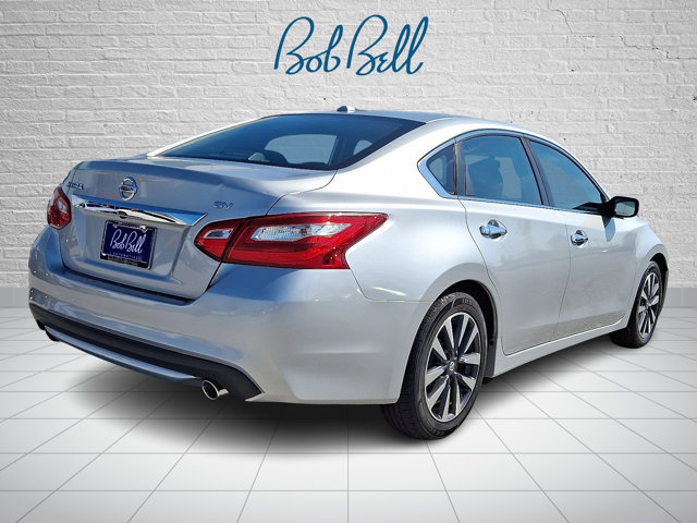 2017 Nissan Altima 2.5 SV Image 5 of 30