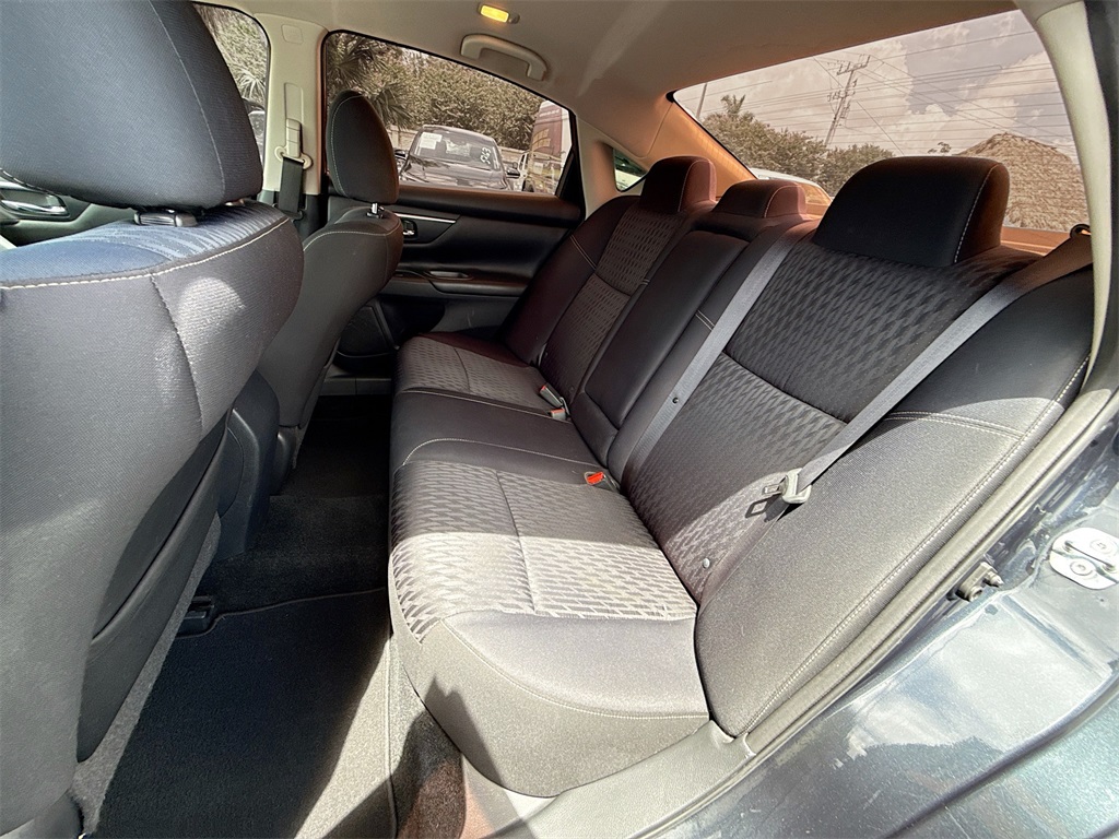 2017 Nissan Altima 2.5 SV Image 12 of 32