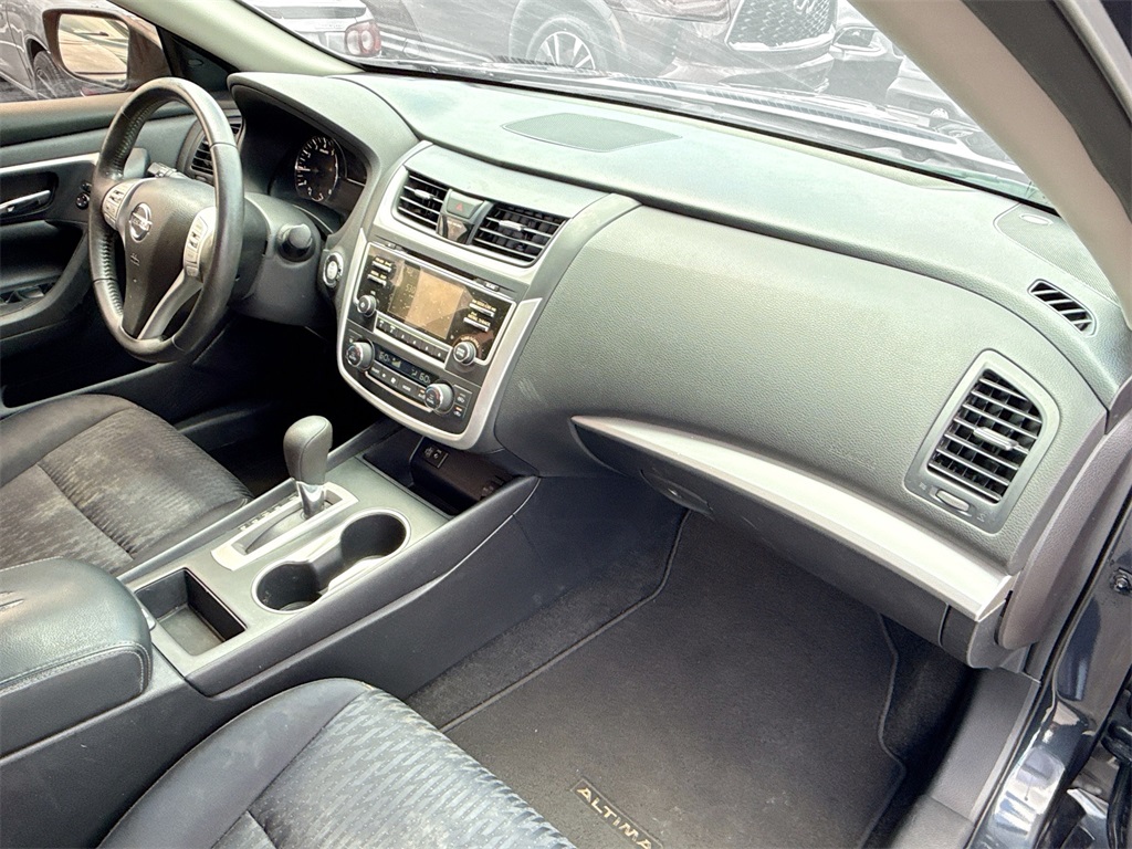 2017 Nissan Altima 2.5 SV Image 17 of 32