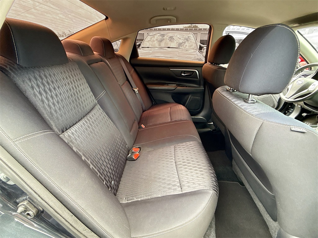 2017 Nissan Altima 2.5 SV Image 11 of 32