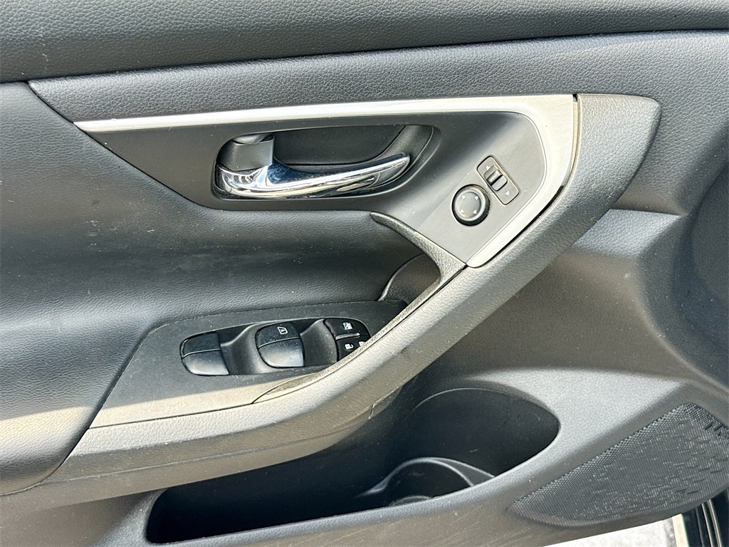 2017 Nissan Altima 2.5 SV Image 24 of 32