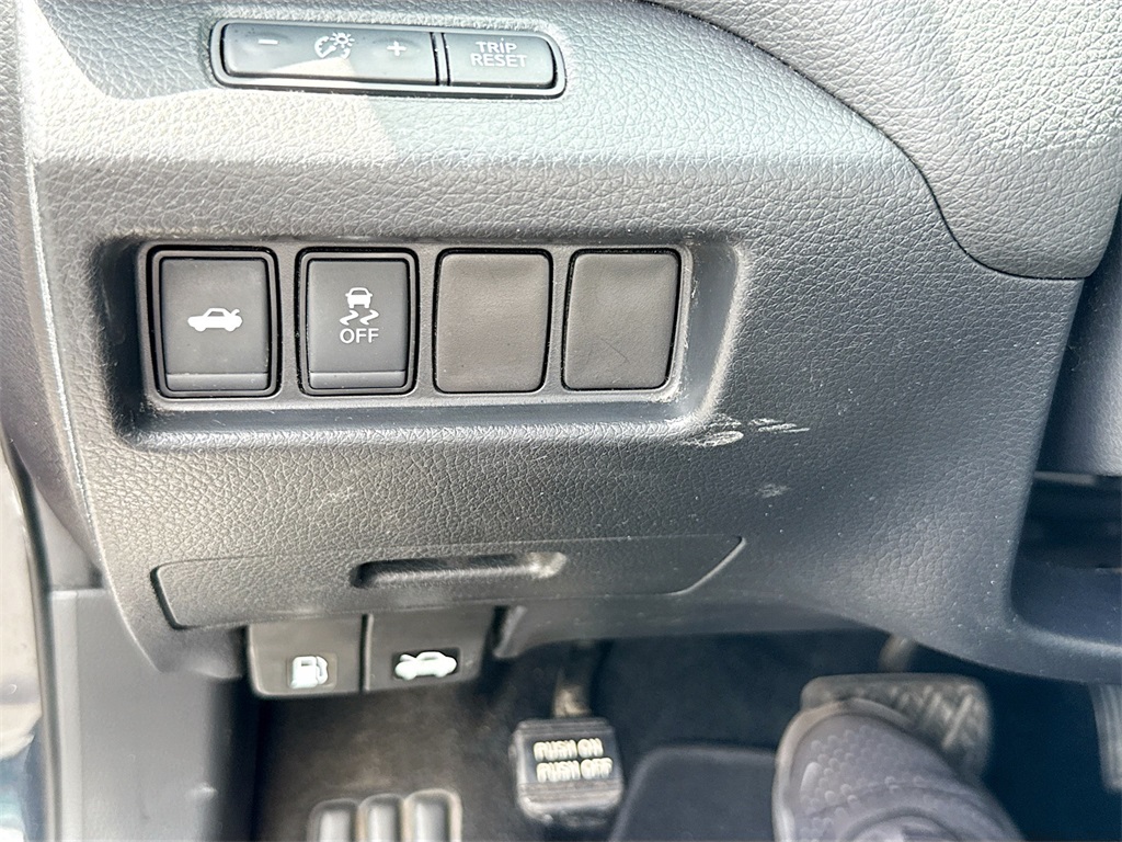 2017 Nissan Altima 2.5 SV Image 25 of 32