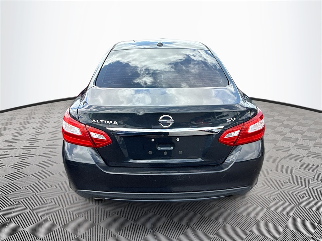 2017 Nissan Altima 2.5 SV Image 6 of 32