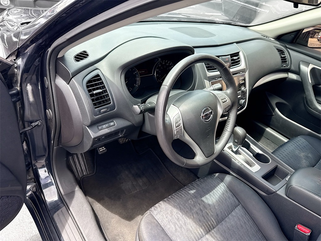 2017 Nissan Altima 2.5 SV Image 18 of 32