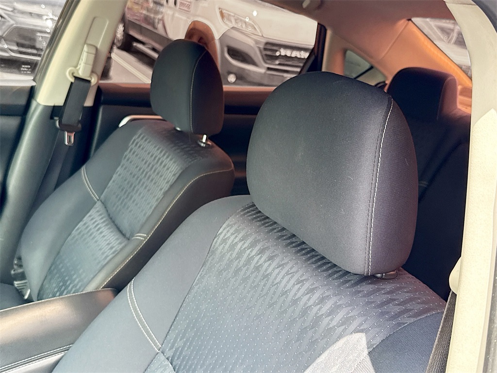 2017 Nissan Altima 2.5 SV Image 13 of 32