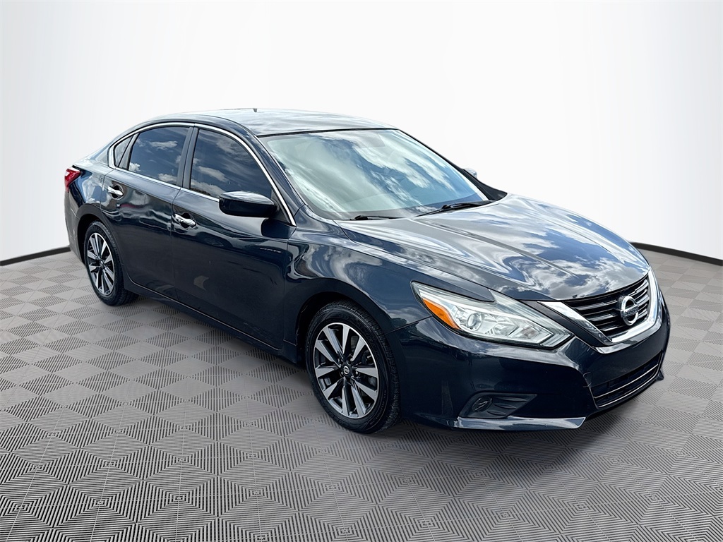 2017 Nissan Altima 2.5 SV Image 3 of 32