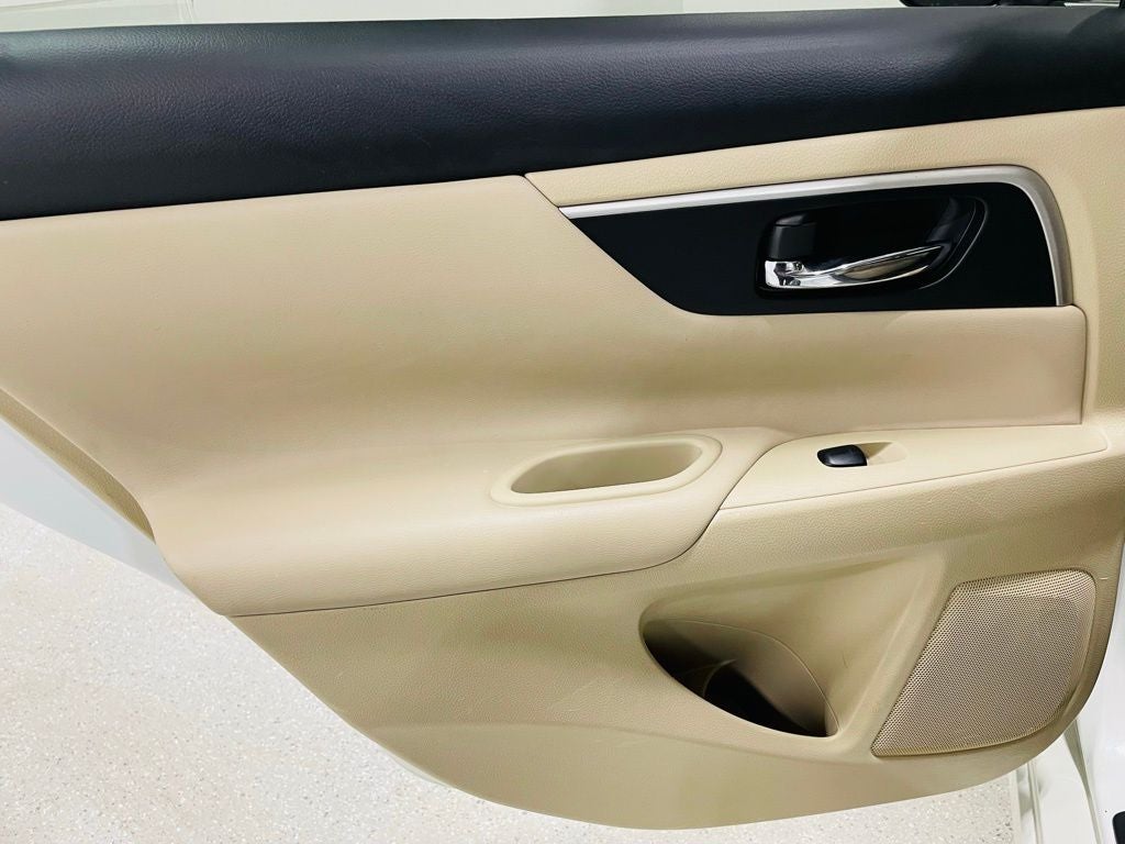 Vehicle image 41 of 50