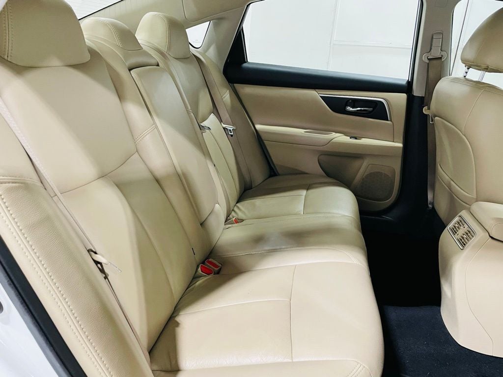 Vehicle image 23 of 50