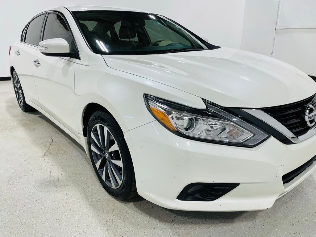 Vehicle image 10 of 50