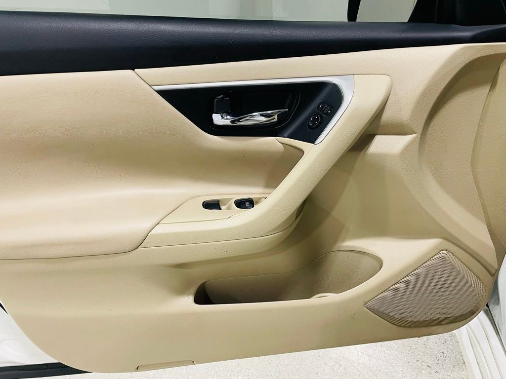 Vehicle image 42 of 50
