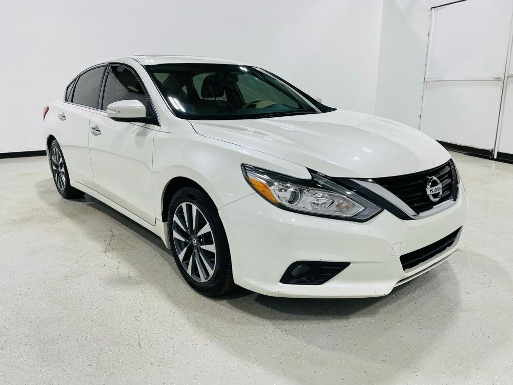 Vehicle image 9 of 50