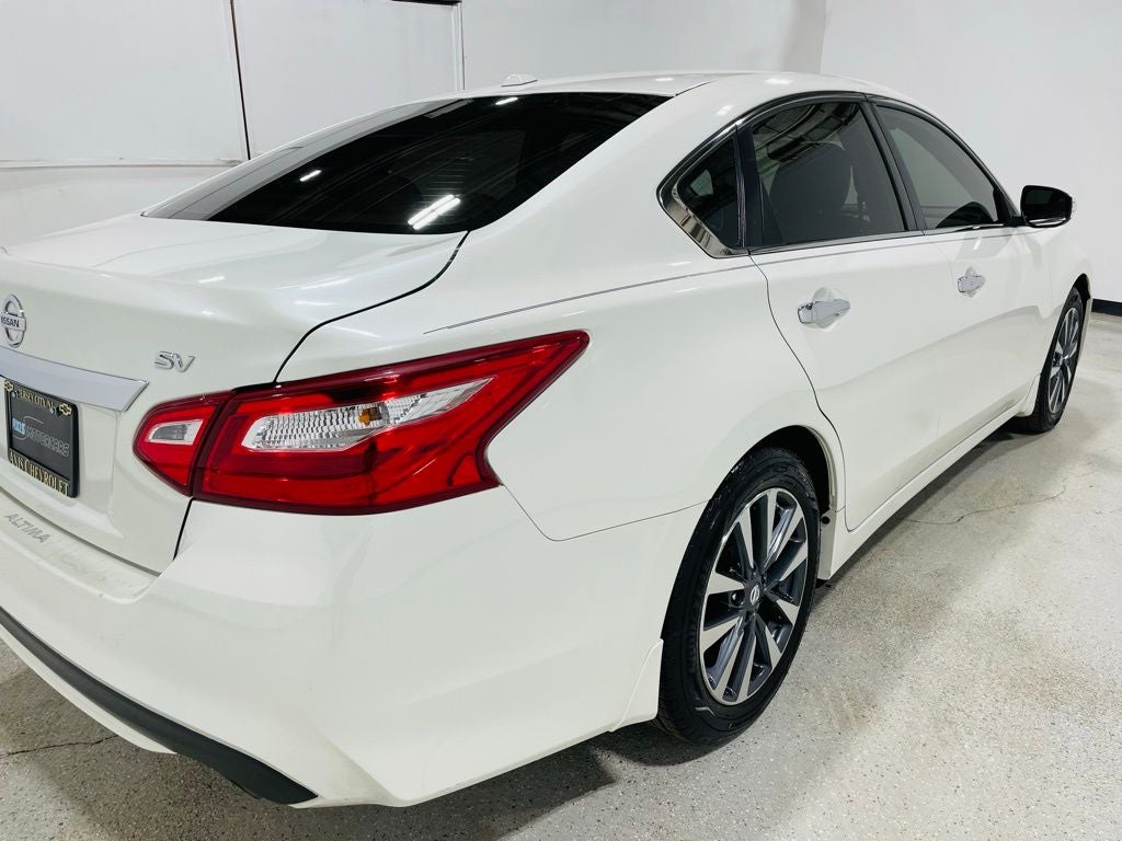 Vehicle image 14 of 50