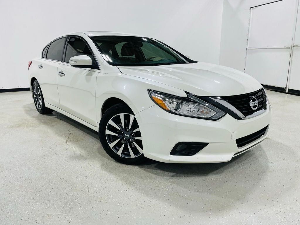 Vehicle image 8 of 50