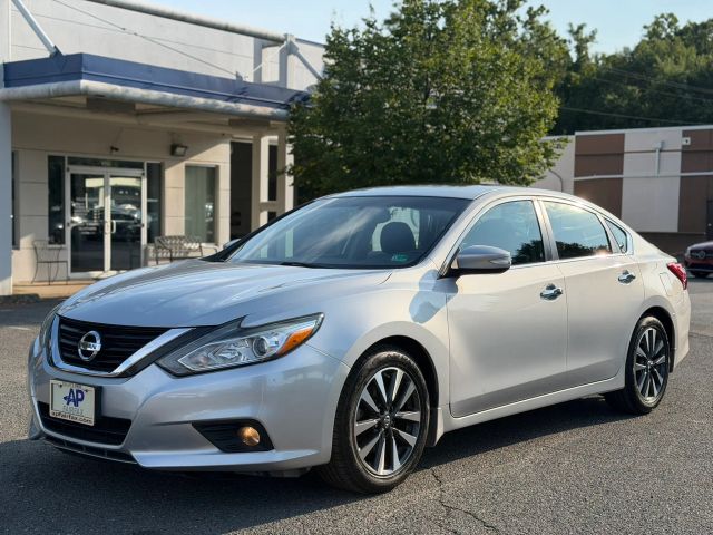 2017 Nissan Altima 2.5 SV Image 1 of 37