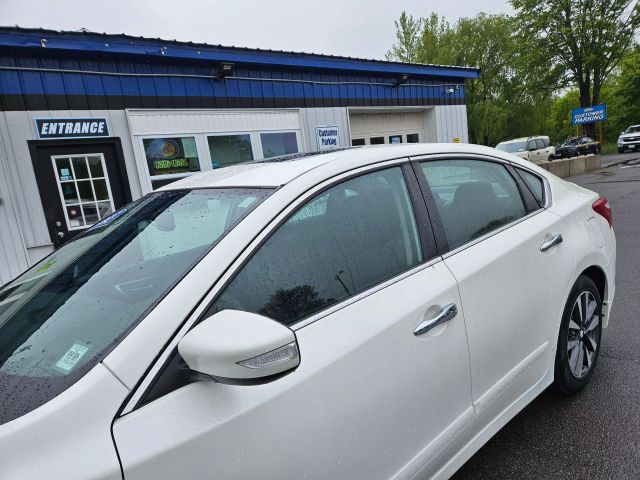 Vehicle image 22 of 68