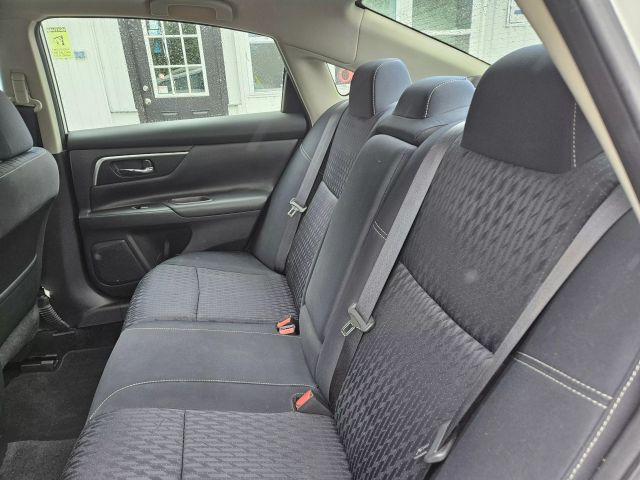 Vehicle image 31 of 68