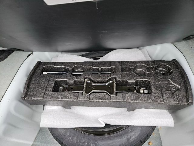 Vehicle image 25 of 68