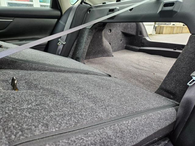 Vehicle image 28 of 68