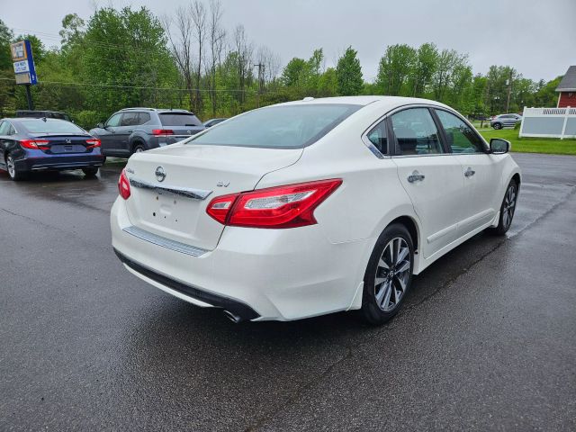 Vehicle image 9 of 68
