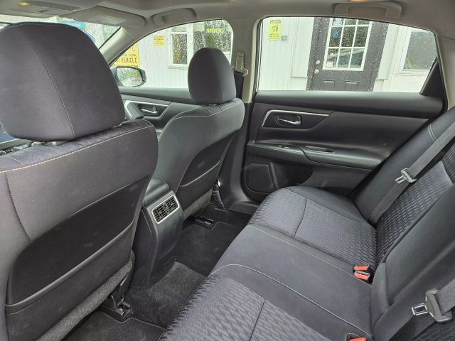 Vehicle image 32 of 68