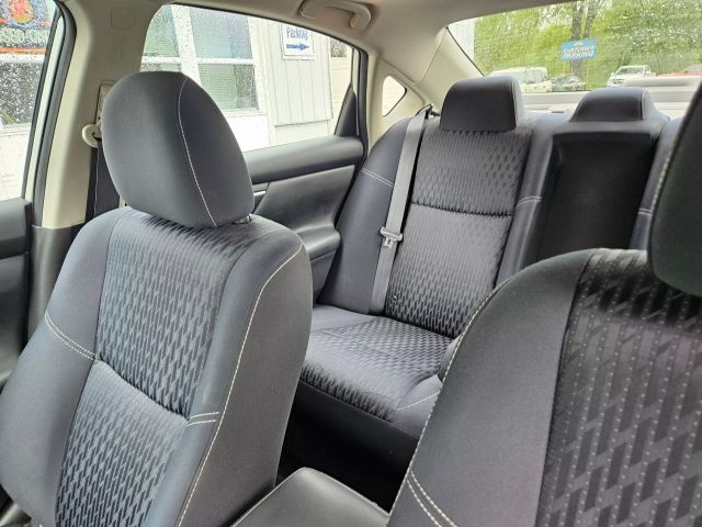 Vehicle image 40 of 68