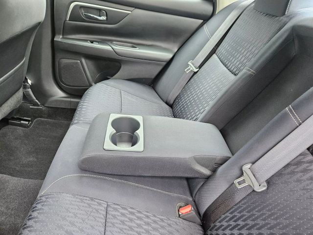 Vehicle image 33 of 68