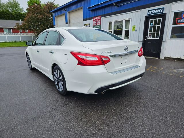 Vehicle image 16 of 68