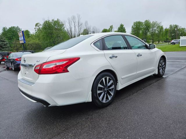 Vehicle image 10 of 68