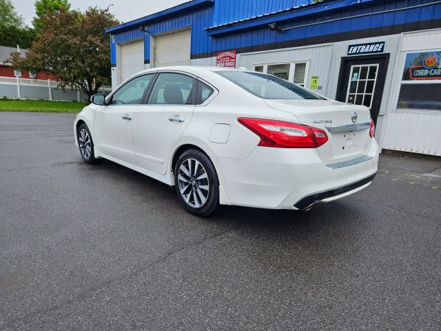 Vehicle image 14 of 68
