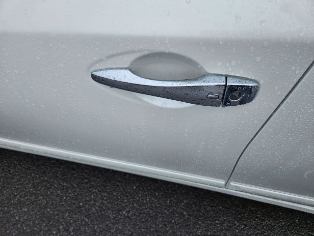 Vehicle image 36 of 68